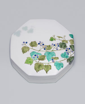 「色絵野葡萄八角陶筥」2023年縦27.3×横27.3×高9.3㎝