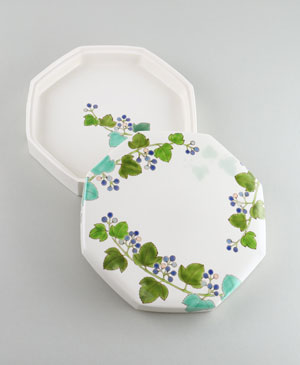 「色絵野葡萄八角陶筥」2023年縦27.8×横27.8×高10㎝㎝