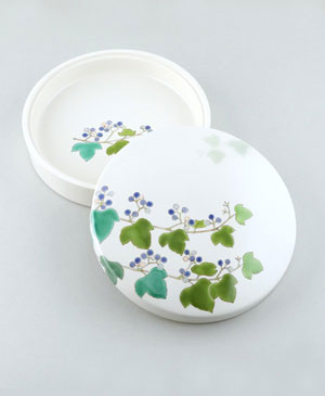 「色絵野葡萄陶筥」2025年径27×高9.5㎝