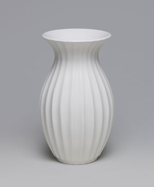 「線彫花器」2024年径15×高25㎝