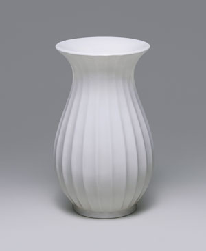 「線彫花器」2025年径14.5×高24.6㎝