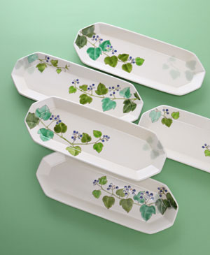 「色絵野葡萄長組皿」2019年
縦15×横39.5×高3㎝