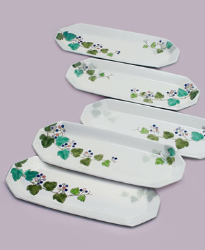 「色絵野葡萄長組皿」2022年縦15×横39.5×高3㎝