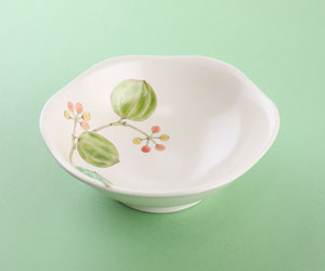 「色絵サンキライ鉢」2019年径18.5×高6㎝