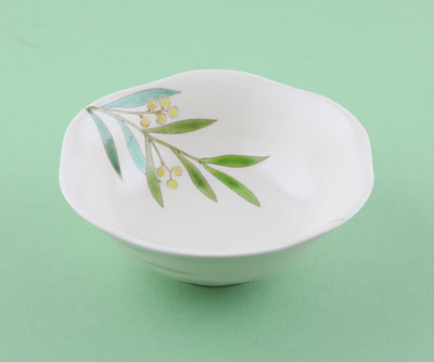 「色絵ミモザ鉢」2024年径19×高7.3㎝