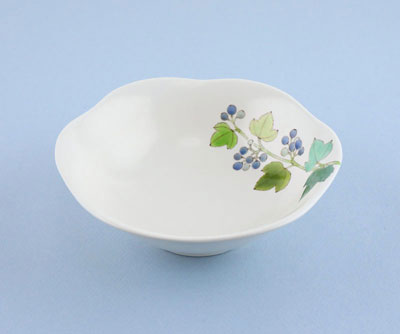 「色絵野葡萄鉢」2025年径20.5×高7㎝