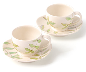 「色絵葉文カップ＆ソーサー」2013年各 径13.5×高7