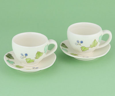 「色絵野葡萄カップ＆ソーサー」2020年各径12.5×高7.5㎝
