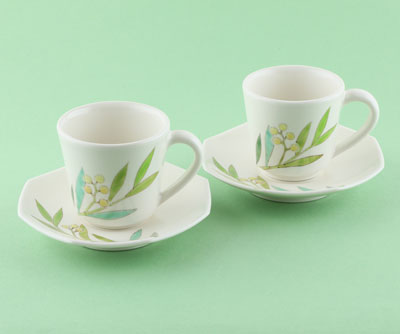 「色絵ミモザカップ＆ソーサー」2024年各径14×高8.5㎝