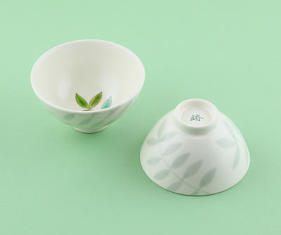 「色絵葉文茶碗」2024年各径12×高6.5㎝