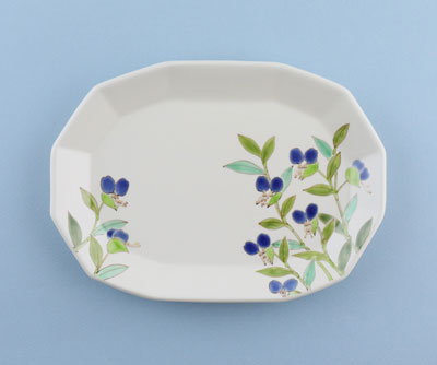 「色絵つゆくさ皿」2022年幅28.5×奥行20.5×高3㎝