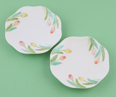 「色絵チューリップケーキ皿」2022年各径17×高2.5㎝