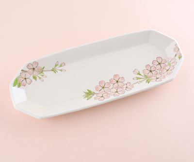 「色絵桜長皿」2023年幅39.5×奥行15×高3㎝