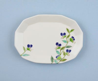 「色絵つゆくさ皿」2024年幅28.5×奥行20.5×高3㎝
