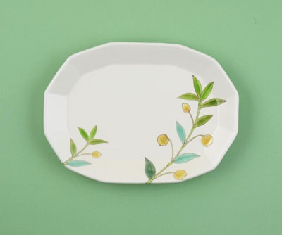 「色絵サンダーソニア皿」2024年幅28.5×奥行20.5×高3㎝