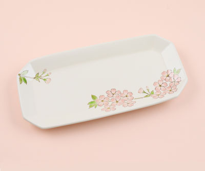 「色絵桜長皿」2024年幅36×奥行18×高3.5㎝