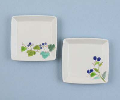 「色絵野葡萄皿、つゆくさ皿」2024年各幅16×奥行16×高2㎝