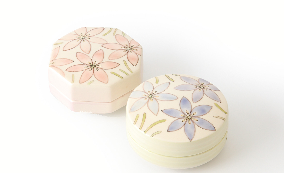 色絵クロッカス陶箱（八角）、色絵クロッカス陶箱（丸）